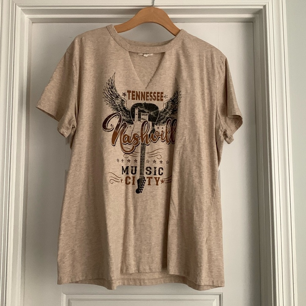 Maurice’s graphic tee Nashville
